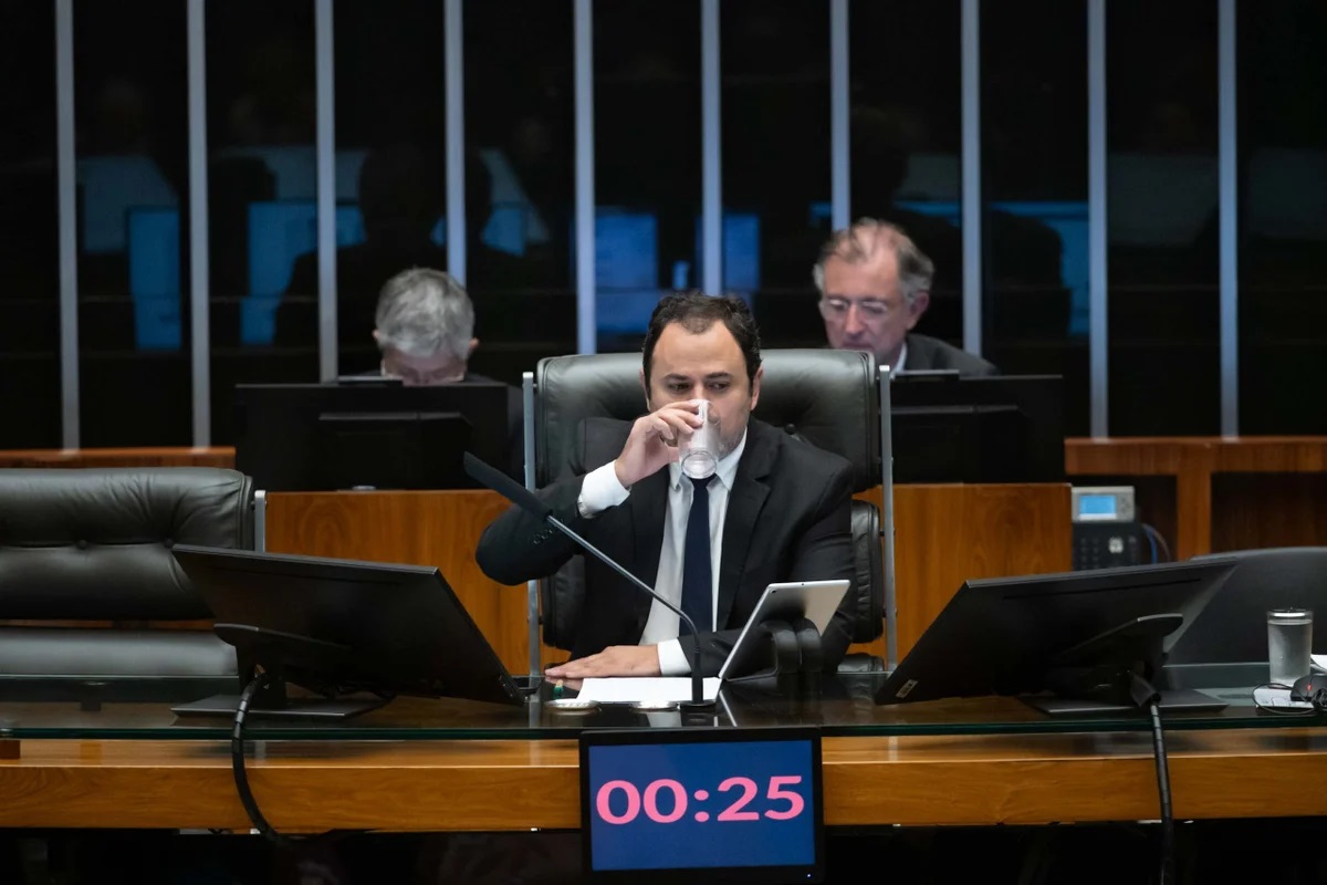 Imprensa é retirada do plenário e TV Câmara para transmissão