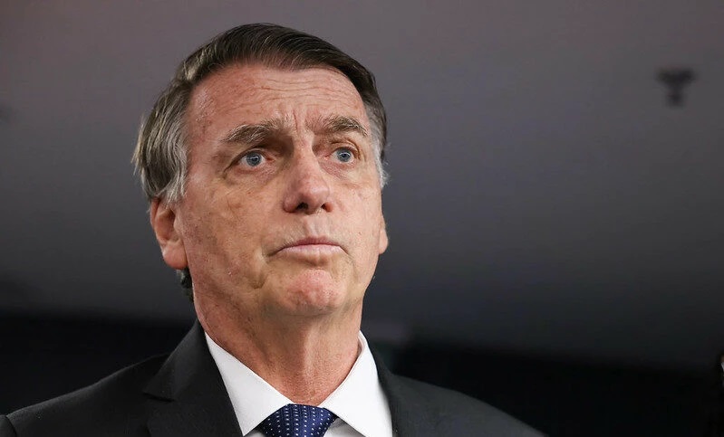 Médicos indicam cirurgia para Bolsonaro após exames