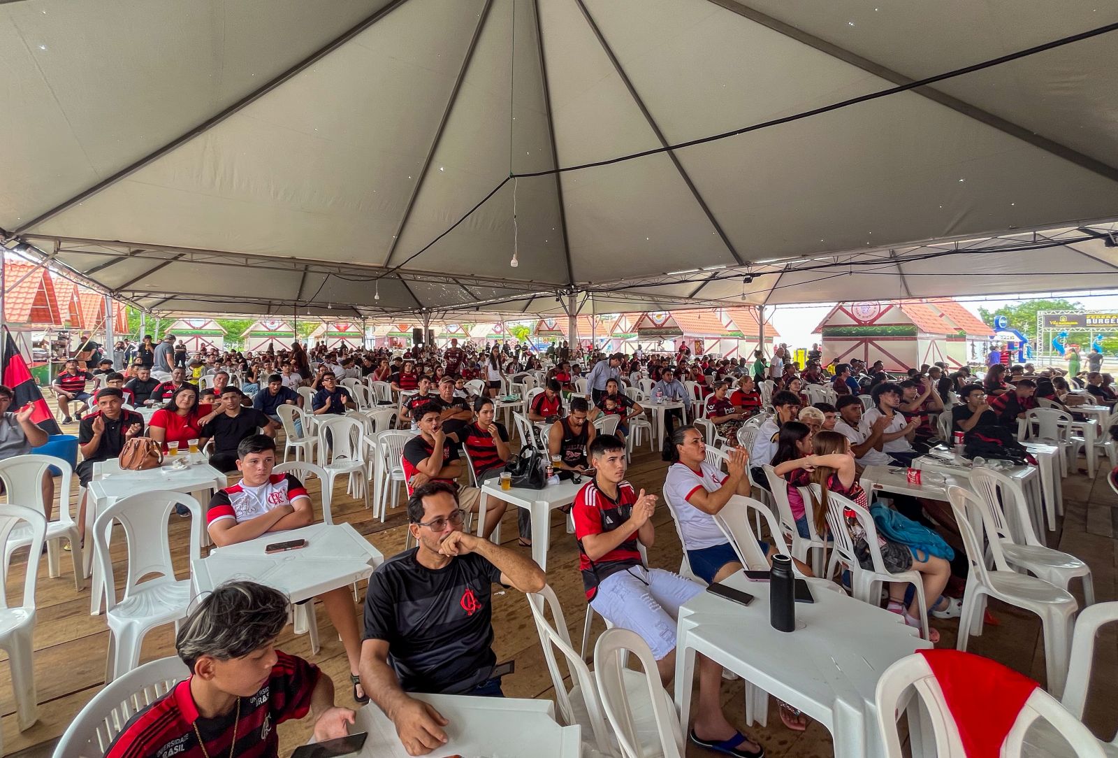 FUTEBOL - Programação natalina no Parque da Cidade reúne torcedores e movimenta a economia
