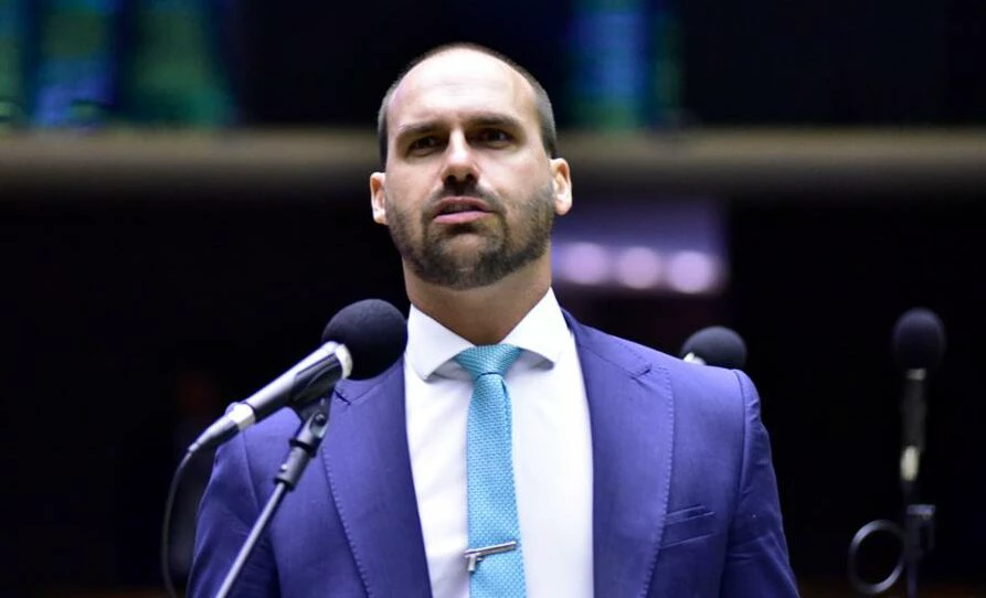 DITADURA SEM FREIOS - Câmara cassa mandatos de Ramagem e Eduardo Bolsonaro

