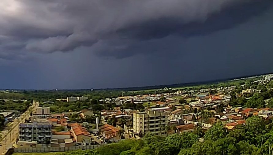 Porto Velho e o estado com tempo encoberto e possíveis chuvas a qualquer hora; temperatura amena