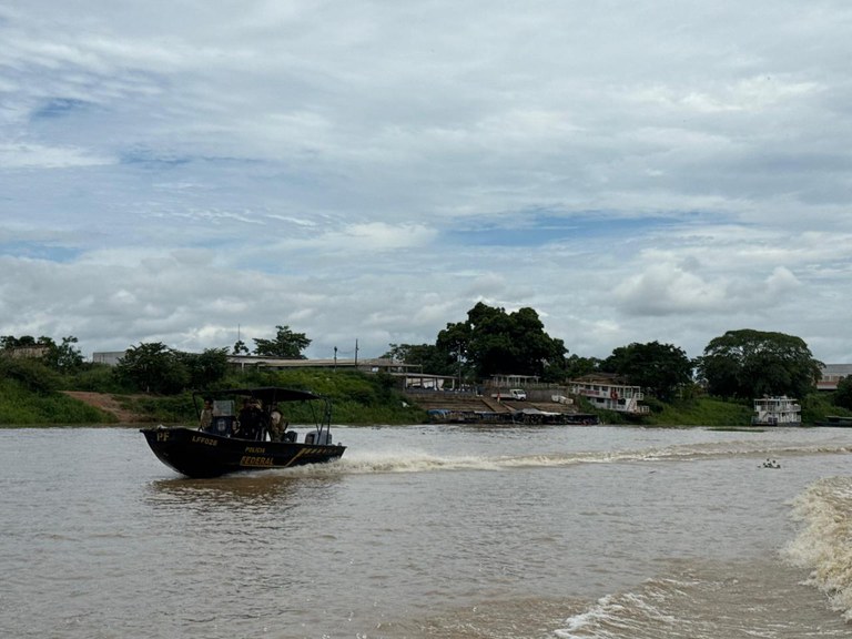 CRIMES TRANSNACIONAIS - PF e PM atuam em ação integrada para captura de foragido internacional em Rondônia