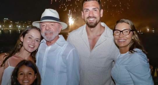 Réveillon de Lula teve helicóptero e fogos do Forte de Copacabana