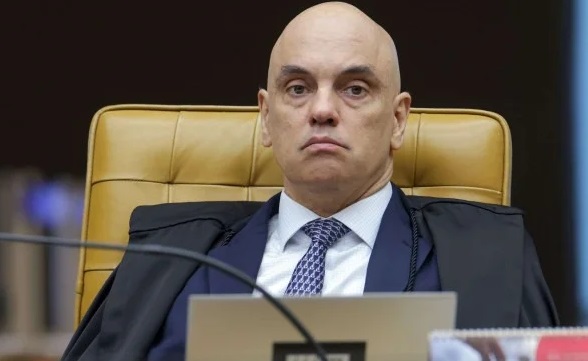 Moraes segue avaliação médica e nega ida de Bolsonaro a hospital