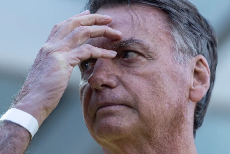 Moraes autoriza ida de Bolsonaro a hospital para fazer exames