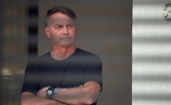 Moraes autoriza ida de Bolsonaro a hospital um dia após ex-presidente bater a cabeça; o que se sabe