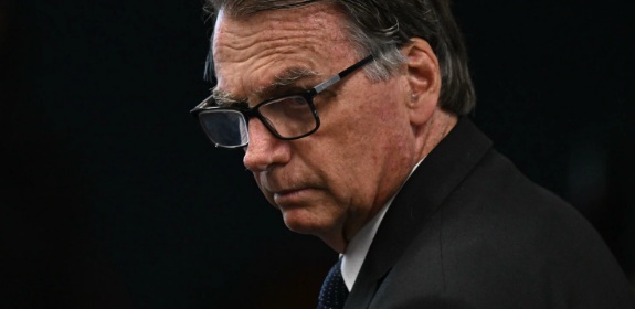 Michelle relata que Bolsonaro está com perda de equilíbrio