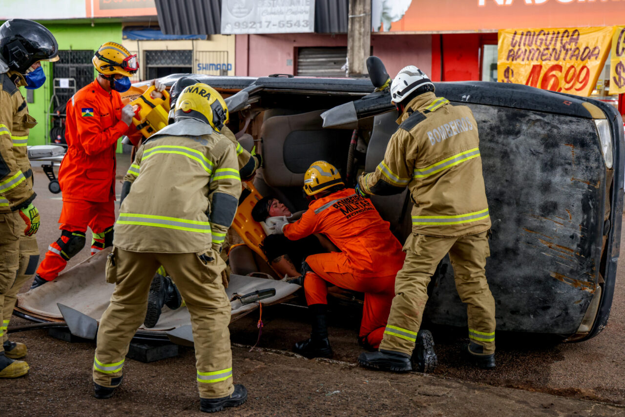 Simulação de acidente é promovida pelo governo de RO e alerta sobre os riscos no trânsito
