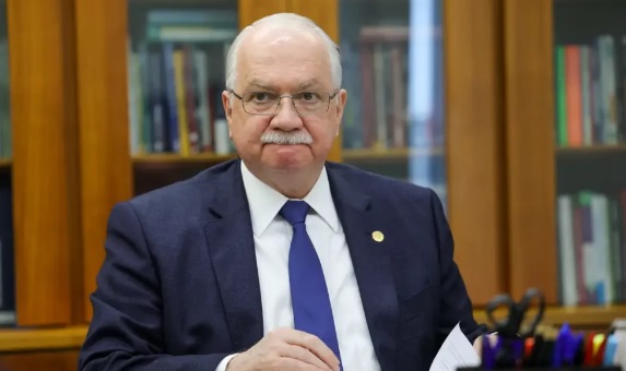 Tensão, crise interna e externa interrompe férias do Fachin; Moraes deixa a presidênca do Supremo
