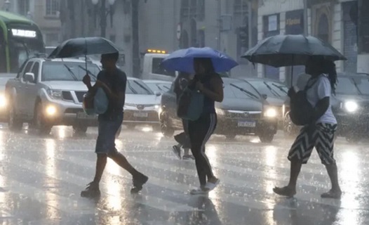 Dia começa com chuvas fortes e alertas para temporais no Brasil, com Destaque para Porto Velho, Rondônia
