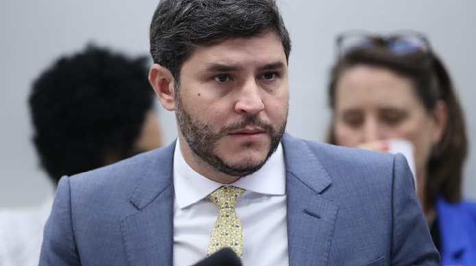 Silêncio cúmplice do presidente da Comissão de Educação às baixas notas dos cursos de Medicina em Rondônia