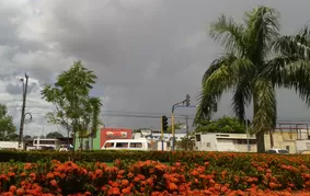 TEMPO INSTÁVEL - Céu encoberto com temperatura em elevação e chuvas a qualquer momento do dia
