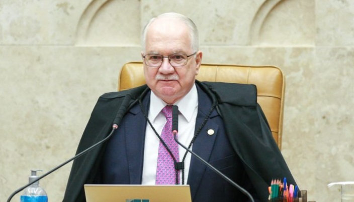 Ou STF se autolimita, ou limite pode vir de poder externo, diz Fachin