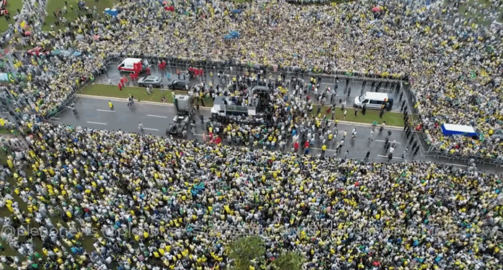 ENTÃO, TINHA 3 X MAIS - USP afirma que ato de Nikolas reuniu 18 mil pessoas em Brasília  
