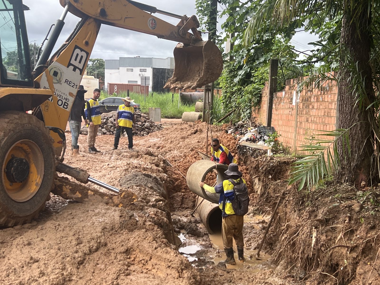 INFRAESTRUTURA - Prefeitura executa obra de drenagem e melhora escoamento de águas no bairro Floresta