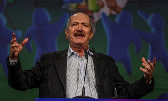 Ex-comunista é pré-candidato à Presidência por partido cristão