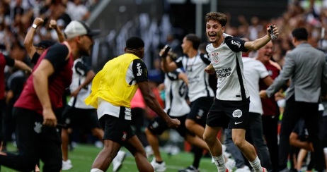 Corinthians vence o Flamengo e é bicampeão da Supercopa do Brasil. Veja vídeo