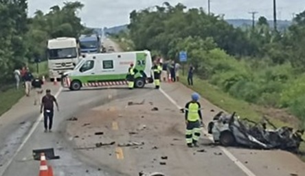 ESMAGOU ATÉ A ALMA -  Tragédia na BR-364 mata quatro pessoas carbonizadas em acidente brutal
