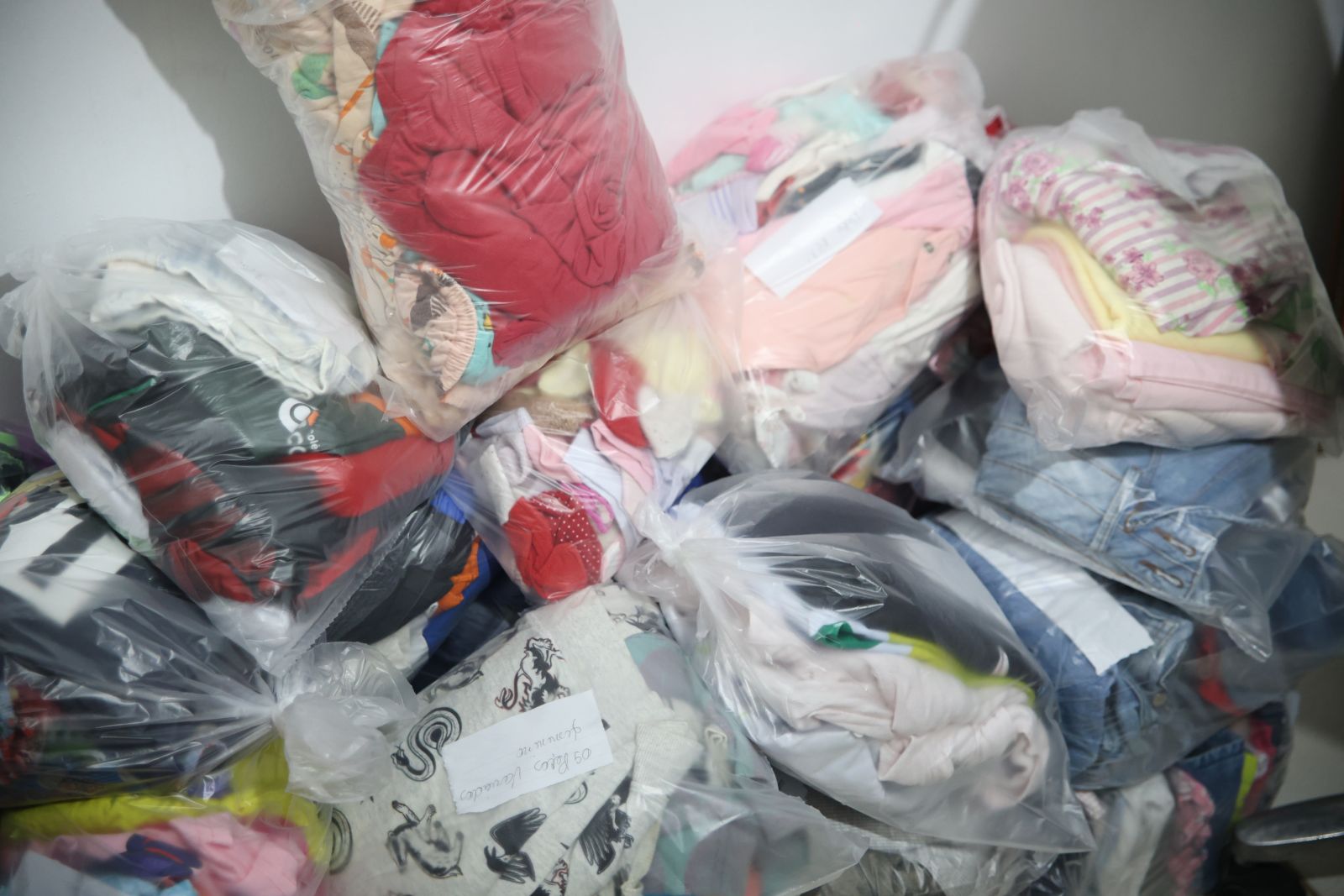 Prefeitura arrecada roupas para famílias ribeirinhas do Baixo Madeira