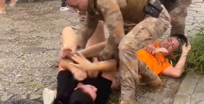 PM dá tapa no rosto de mulher em ação em Florianópolis; corporação alega hostilidade