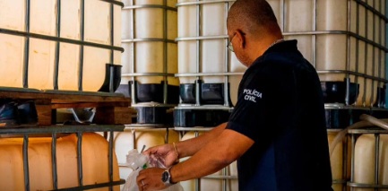 PC fecha fabricação clandestina de bebidas e prende suspeito por coação a servidores em Ji-Paraná