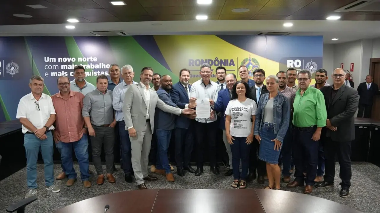 Lei aprovada na ALE e sancionada por Marcos Rocha garante permanência aos colonos do 'Soldado da Borracha'