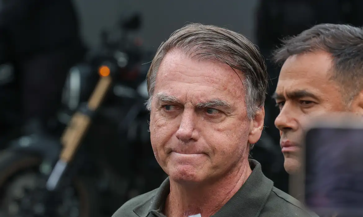 Bolsonaro tem 10 dias úteis para apresentar defesa no STM