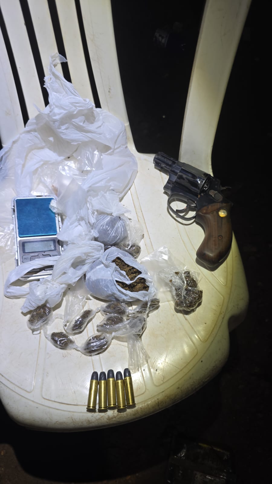 PM desmonta célula de facção, bandido manda bala e é atingido; três elementos foram presos na Capital