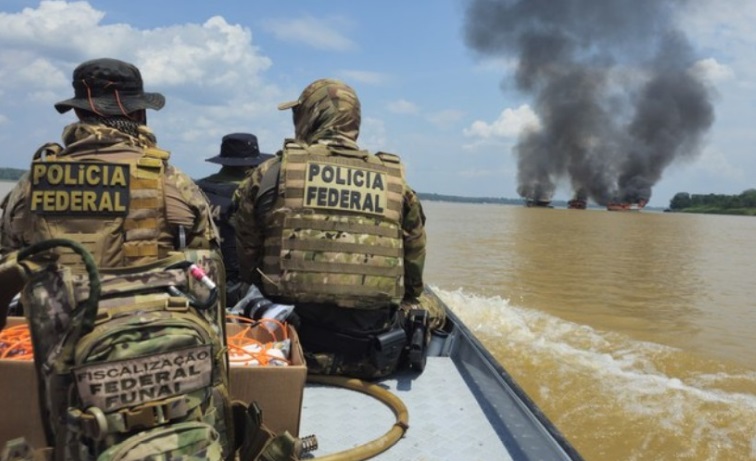 PF destrói 29 embarcações em garimpo ilegal no Madeira