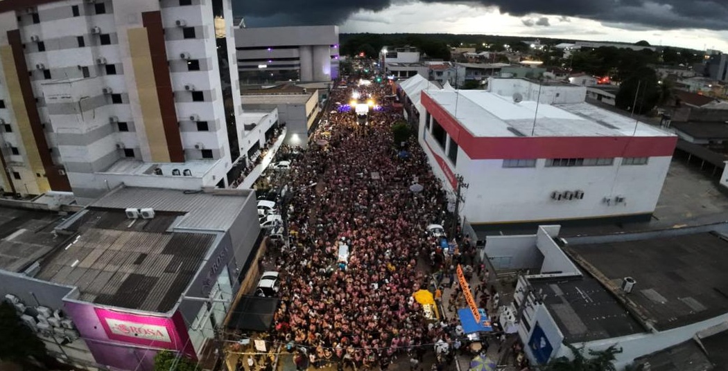 Tempestade! Nada disso apagou a folia e a Banda do Vai Quem Quer arrastou centena de milhares de foliões em RO