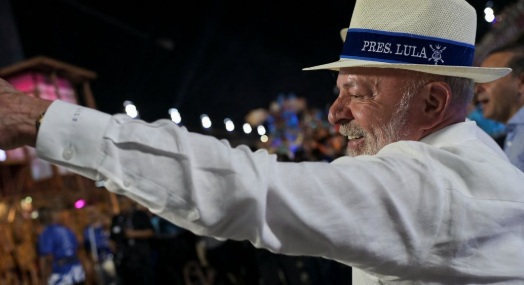 Atraso, vaias e Lula na Sapucaí: Confira como foi o desfile de carnaval no Rio de Janeiro