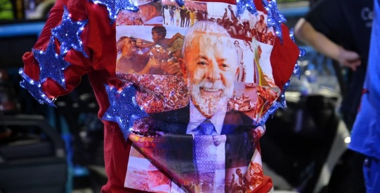 Escola de samba que homenageou Lula é rebaixada para a Série Ouro