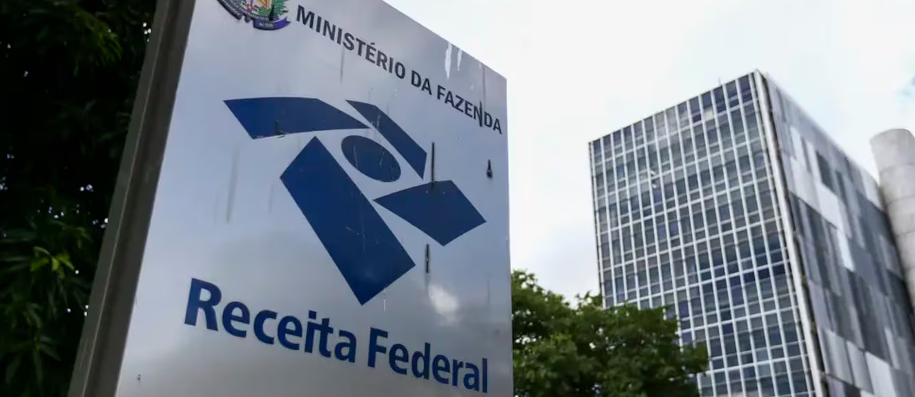 Receita Federal afasta servidor que acessou dados de parente de Gilmar Mendes