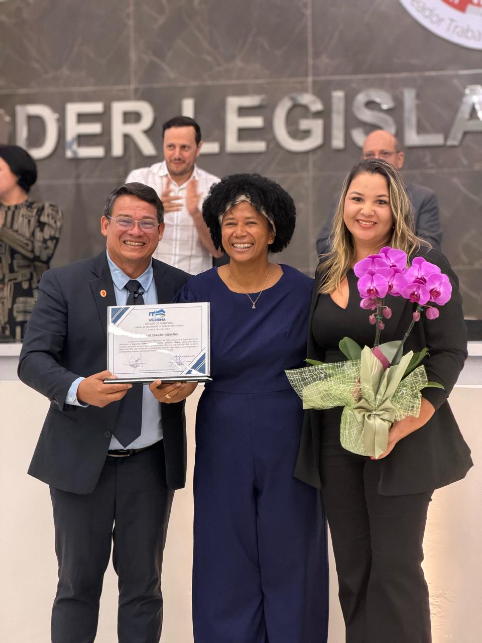 HOMENAGEM  - Deputada Sílvia Cristina recebe o título de cidadã honorária de Vilhena

