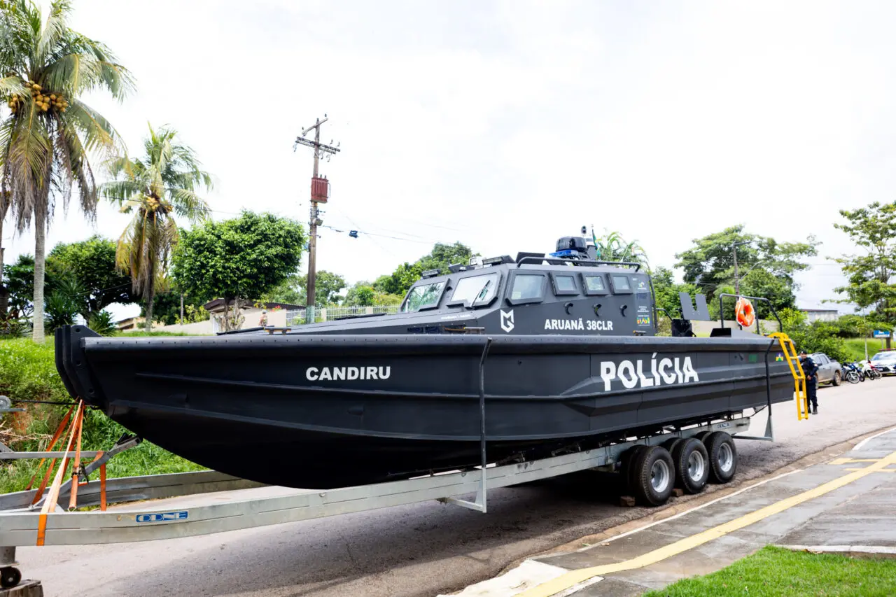 Governo de RO investe 28 milhões em equipamentos e entrega primeira lancha blindada para Segurança Pública