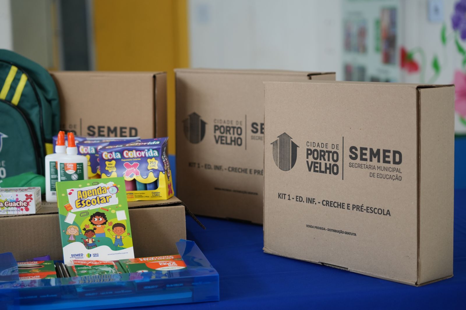 Prefeitura já começou a distribuição gratuita de uniforme e material escolar na escolas da Capital