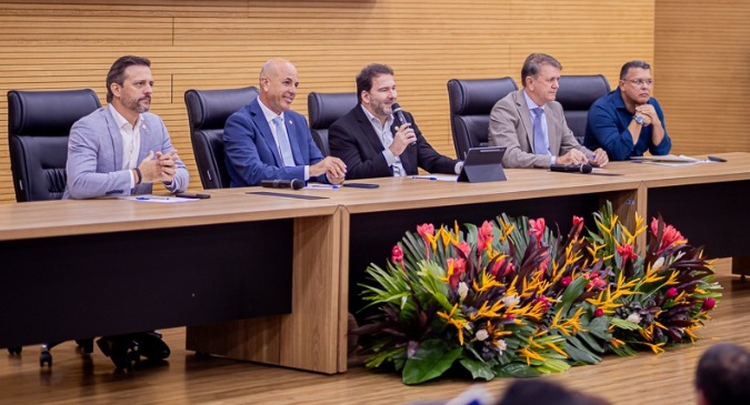 Deputados recebem lideranças municipais para tratar atualização do FITHA