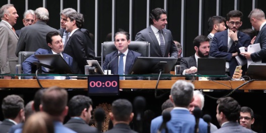 Câmara aprova PL Antifacção com fim do voto para presos
