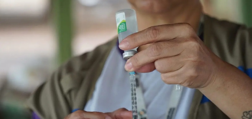 Vacina contra Mpox é ofertada de forma estratégica no SUS para grupos com maior risco de exposição