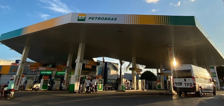 Frentista é baleado com sete tiros em posto de combustíveis