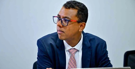 Lula nomeia advogado Nauê Bernardo como ministro substituto do TSE