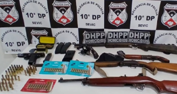 Operação da Polícia Civil prende dupla investigada por execução e apreende armamento em Porto Velho