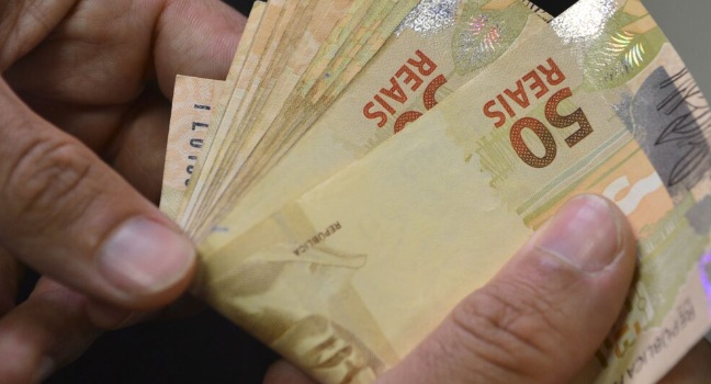 Enquanto salário mínimo no Brasil é de R$ 1.621, Uruguai tem o maior salário mínimo da América Latina