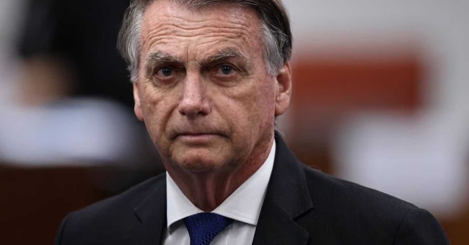 Bolsonaro pede autorização para receber visita de conselheiro de Donald Trump