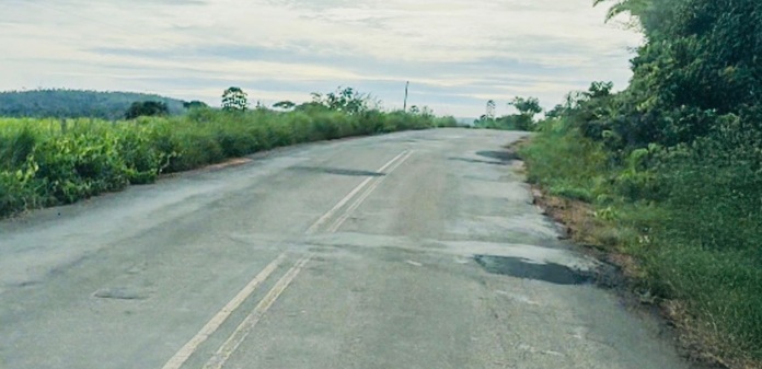 RO-459 em Rio Crespo passa por manutenção após solicitação do deputado Pedro Fernandes