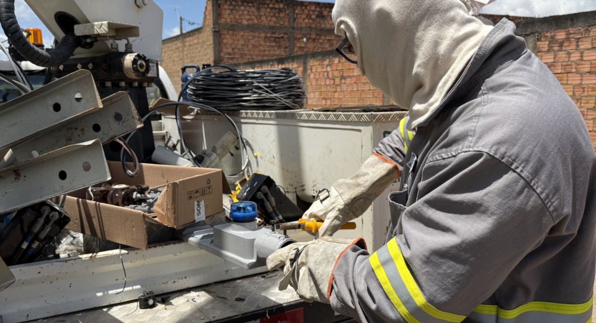 Rua Ibotirama ganha iluminação pública pela primeira vez