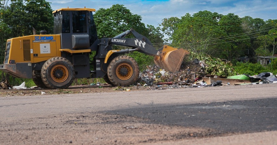 Mutirão no entorno da Feira do Produtor expõe descarte irregular de lixo