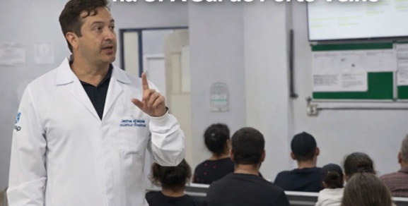 Secretário de Saúde atende pacientes como médico após aumento repentino de demanda na UPA Sul