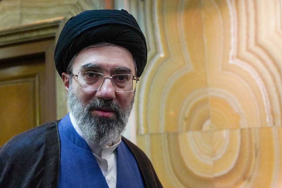 Líder supremo do Irã Mojtaba Khamenei diz que Estreito de Ormuz deve permanecer fechado
