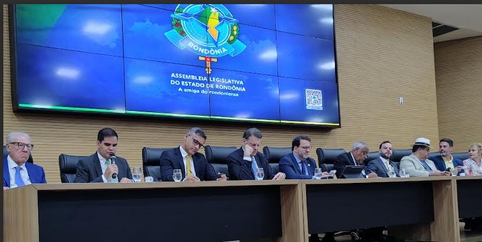 FENACOM destaca papel da comunicação e homenageia “Amigos da Federação” em solenidade